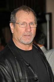 Five major cast members actually sued 20 Century Fox for pay in the first  season! In Season One of Modern Family, the adult cast members were paid  between $30,000 and $90,000 per