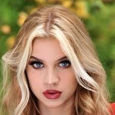 Sidney Morgan's Instagram, Twitter & Facebook