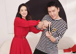 Năm 2006, triệu lệ dĩnh đoạt giải nhất cuộc thi tìm kiếm ngôi sao và chính thức bước chân vào làng giải trí. Sc5npajn1pbrhm
