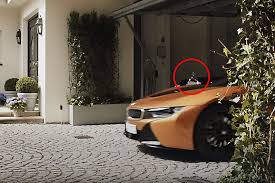 Chodzi rzecz jasna o zjawiskową furę, którą chętnie. Reklama Bmw Niemal W Calosci Poswiecona Mercedesowi Motoryzacja W Interia Pl