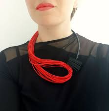 Red Statement Necklace Popular Necklace Modern By Pevalekart Kozhanoe Ozherele Ozherele Svoimi Rukami Neobychnye Ukrasheniya