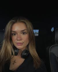 Ivy Hope's Instagram, Twitter & Facebook