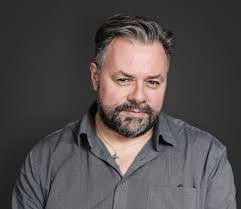 Eliza Busch's Instagram, Twitter & Facebook