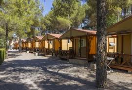 Las cabañas pueden ser individuales, dobles o familiares, pero nunca serán compartidas con otros huéspedes, como ocurre, por ejemplo, en albergues y algunos hostales. 24 Bungalows Y Cabanas En Comunidad Valenciana Casasrurales Net