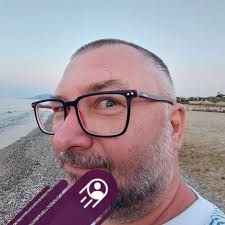 Opole, 21 lat temu. Uroczystość wstąpienia Polski do Unii Europejskiej. W  środku pocztu JaNÓŻ, a z prawej strony obecny Prezydent Opola, Arkadiusz  Wiśniewski. Pierwszy całkowicie odpłynął