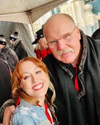 Mike Houk's Instagram, Twitter & Facebook