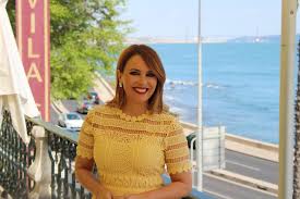 Tânia ribas de oliveira respondeu àquela que, nas palavras da radialista joana cruz, era «a questão do dia e do momento».estará a apresentadora a um passo de trocar a rtp pela sic? Tania Ribas De Oliveira Volta As Tardes Da Rtp A Nossa Tarde