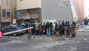 Am văzut pe aici niște confuzii legate de taxe și impozite, de aceea am să încerc să fac un pic de lumină, cu mențiunea ca nu sunt specialist, sunt doar un biet inginer. Cozile Nocturne Pentru Plata Taxelor Si Impozitelor O TristÄ Amintire