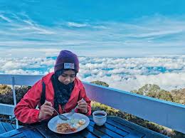 Tempat makan ini menawarkan makanan dengan harga yang terjangkau. Sabah Info Inilah Restoran Paling Tinggi Di Sabah Lepas Facebook