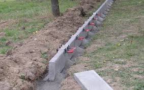 Einfriedung Mit Kant Und L Steinen Gartenbau Selber Gemacht Gartenbau Garten Vorgarten Ideen
