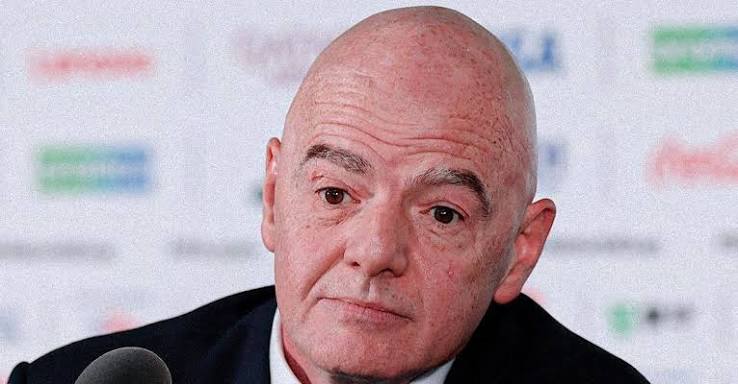 Báo Anh tiết lộ UEFA chi tiền cho tình nhân Gianni Infantino