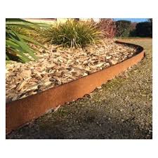 bordure jardin design aspect rouille en acier corten pour delimitation massif de fleurs galets ardoisse pilees bordure jardin bordure acier acier corten