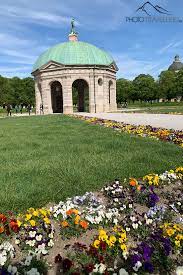 Mehr als 10.000 werken fuer professionelle oder private nutzer unter internationaler künstler aller epochen. Englischer Garten Munchen 10 Tipps Fur Deinen Perfekten Tag