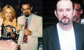 Ο αγαπημένος αδελφός της αλίκης, τάκης βουγιουκλάκης. O Takhs Boygioyklakhs Apantaei Ston Anipsio Toy Gia Thn Apagoreymenh Tainia Gpop Gr