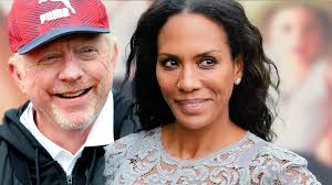 Gleich geht es in den flieger. Boris Becker Sixpack Zum Verlieben Sohn Elias Verdreht Allen Den Kopf Bunte De
