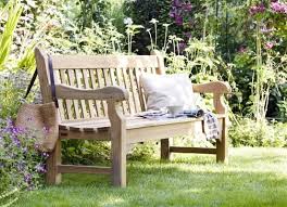 Garpa Gartenbank Rothesay Das Urbild Der Britischen Parkbank Besteht Aus Massivem Teak Und Macht Sich Damit Unabhangig V Teak Gartenmobel Garten Gartenstuhle