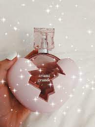 Ariana grande fragrance, thank u next bursts opens with juicy notes of sparkling white pear and wild raspberry that soften with a heart of creamy coconut and delicate pink rose petals. Pin On A R I A N A