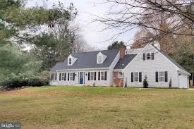 401 Blossom Hill Dr Lancaster Pa 17601 With Images House Styles Lancaster
