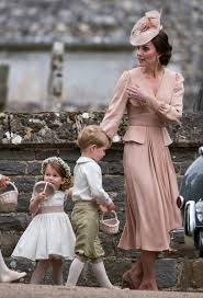 Das unschuldige detail passt jedoch gut zu einem moment, in dem. Herzogin Kate 7 Hochzeiten Bei Denen Sie Der Bestangezogene Gast War Vogue Germany