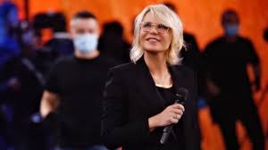 The show is produced by fascino p.g.t. Ascolti Tv Ieri 10 Aprile 2021 Amici Serale Fa Boom E Sbaraglia Concorrenza