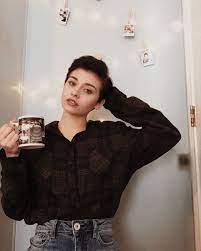 I M Either Holding A Coffee Mug Or A Paint Brush There S Really No In Between Short Hair Styles Hair Styles Short Hair Styles Pixie