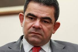 Emilio Otero retira su nombre de la "joya del Senado": La Secretaría  General