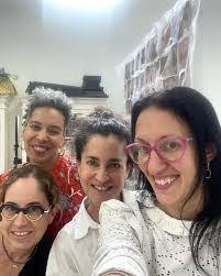 Dina Mitrani's Instagram, Twitter & Facebook