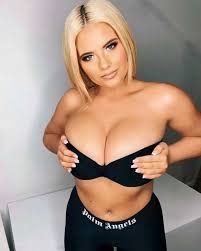 Apollonia Llewellyn Nude and Sexy Photo Collection - Fappenist