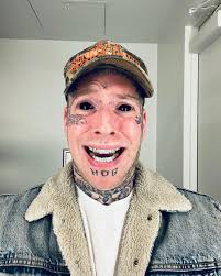 Vancouver rapper Tom MacDonald speaks to the reality of his artistry on 'I  Don't Care': Watch the visual - GRUNGECAKE
