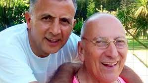 El destacado estilista chileno fue parte de la obra orquesta de señoritas, de la que también fue parte el fallecido actor tomás vidiella y luis greco. Pf6uhxelt5jlfm