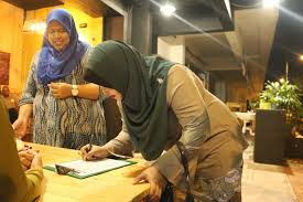 It is located about 30 kilometers northwest of kuala lumpur and 20 km nnw from shah alam, the state capital of selangor. Seleksi Gambar Suasana Pusat Koreksional Puncak Alam Facebook