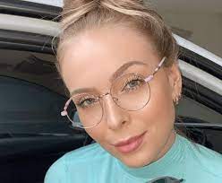 O seu estilo é você, escolha a sua tendência. Famosas De Oculos De Grau Manual Com Tendencias Dicas De Estilo E O Modelo Ideal Para Cada Tipo De Rosto
