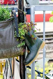 Zurich Willkommen In Der Umbrella Alley Und In Frau Gerolds Garten Frau Gerolds Garten Gerolds Garten Zurich