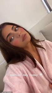 Recreating kylie jenner's instagram selfies and photos! Kylie Jenner Thanks God For Another Beautiful Day Looks Estilosos Estilo Feminino Looks