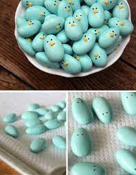 Cute Dye Jordan Almonds And Use Icing To Make The Beaks Rock Painting Art Painted Rocks Crafts