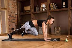 While mountain climbers are an easy move to add to a workout, they can also be an easy move to mess up. Mountain Climber Ganzkorpertraining