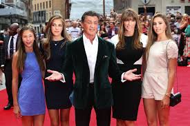 Découvrez sa biographie, le détail de ses 50 ans de carrière et toute son actualité. Die Inspirierende Geschichte Von Sylvester Stallone