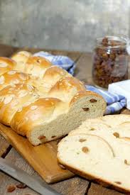I am assuming that this easter bread has its origin in the jewish challah. German Rosinenbrot Raisin Bread Earth Food And Fire