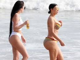 V Set Slili Foto Bez Fotoshopa Pokrytogo Cellyulitom Tela Kim Kardashyan Tvoi Novosti