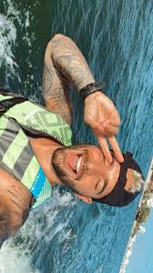 Pin By Maria Veronica On Maluma In 2020 Perfect Boy Mens Flip Flop Pretty Boys