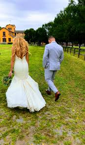 The Rustic Wedding Of Your Dreams The Barn At Old Bethpage Village Restoration Long Island Ny Wedding Venue Bar Ny Wedding Venues Ny Wedding Barn Wedding