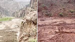 Grand Canyon flash flood kills one and sparks search for missing hikers — BBC