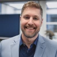 Derek Chamberlain's Instagram, Twitter & Facebook