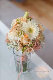 Rote rosen weiße rosen gelbe rosen rosa rosen orange rosen. Brautstrauss Schleierkraut Gerbera Rosen Apricotwedding Appricot Creme Wedding Blumenstrauss Hochzeit Brautstrauss Gerbera Brautstrauss