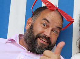 Union condemns 16% pay rise for trams boss