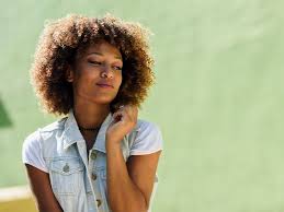 Locken von afro bis beach waves elle. Curly Girl Methode Das Steckt Hinter Dem Hype Schwarzkopf