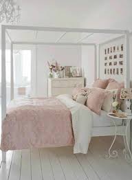 Im diy video zeige ich euch wie man mit kreidefarbe, saltwash, schablonen und schleifpapier einen blumeneimer im shabby chic gestaltet. Shabby Chic Deko Dem Raum Einen Sanften Und Femininen Look Verleihen