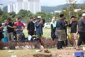 Terdahulu, jenazah mohd sabri dikebumikan di tanah perkuburan islam raudhatul sakinah, batu caves pada jam 2.30 petang. Berita Harian On Twitter Orang Ramai Tiba Di Tanah Perkuburan Islam Raudhatul Sakinah Untuk Pengebumian Mangsa Kebakaran Di Pusat Tahfiz Darul Quran Ittifaqiyah Https T Co I6obx8fk5y