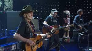 I 'was farm aid 2017 will feature performances by neil young, willie nelson, john mellencamp, dave matthews. Neil Young With Willie Nelson Are There Any More Real Cowboys Live At Farm Aid 2016 Youtube
