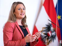 I am a trial lawyer, adjunct professor of law and advocate for people living with cerebral palsy and their families. Tag Der Pflege Frauen Laut Ministerin Raab Unverzichtbar Coronavirus Wien Vienna At